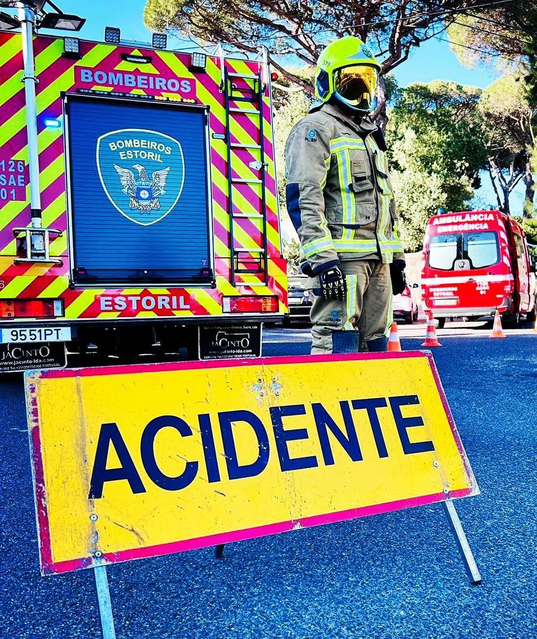 DOIS jovens feridos em colisão entre motociclo e ligeiro