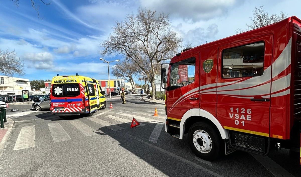 CINCO feridos em acidentes nas estradas de Cascais esta segunda-feira