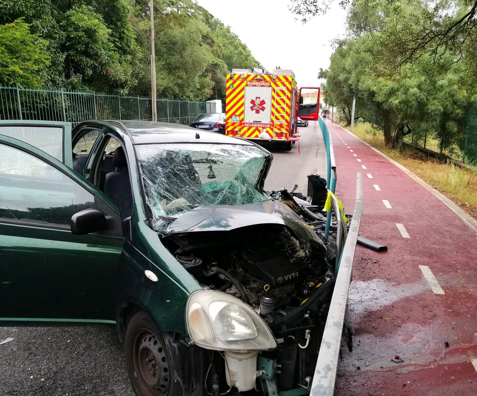 CONDUTORA ferida com gravidade em colisão com autocarro da Carris Metropolitana