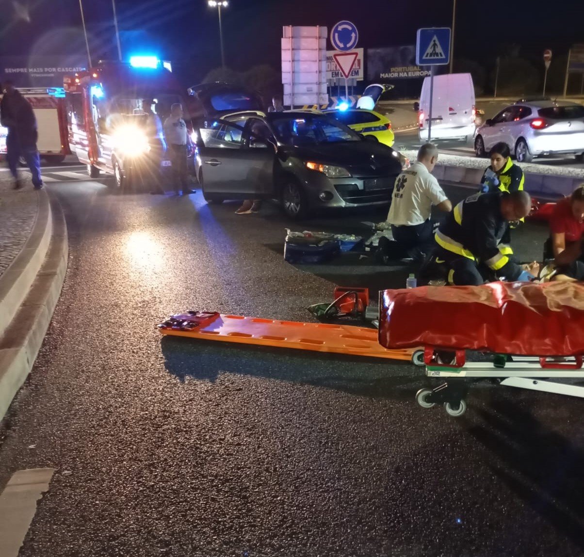 JOVEM atropelada com gravidade junto à faculdade em Carcavelos