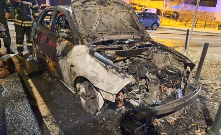 PJ investiga origem de fogo que destruiu carro