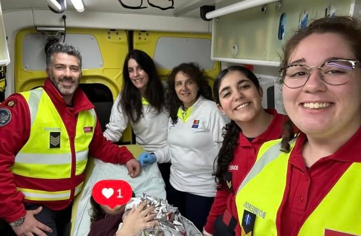 MENINA nasce em ambulância do INEM dos Bombeiros de Alcabideche