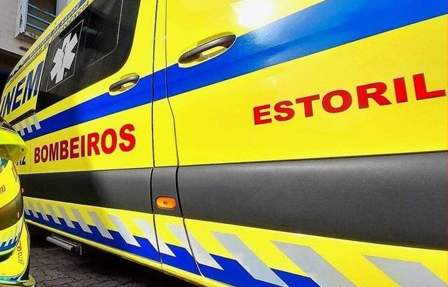 DOIS jovens em situação de pré-afogamento em menos de uma hora no Tamariz assistidos no Hospital de Cascais