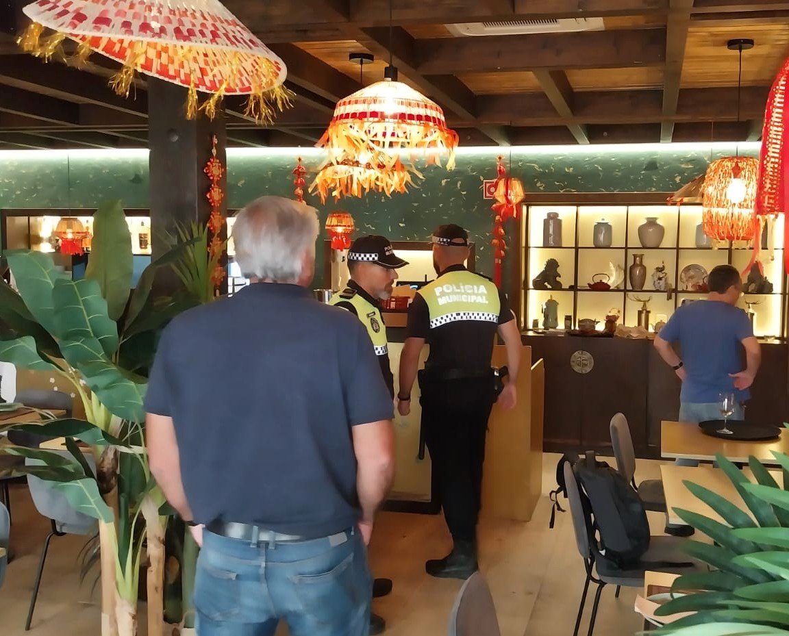 MEGAOPERAÇÃO da Polícia Municipal e ASAE encerra restaurantes indostânicos no centro de Cascais