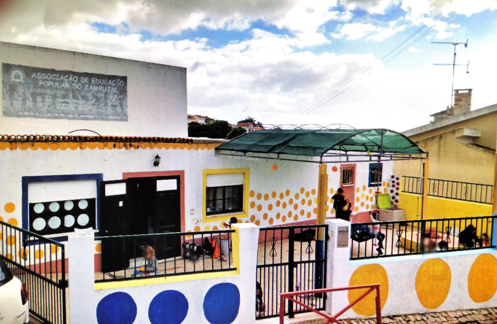 CRECHE ilegal encerrada no Zambujal por “risco iminente para a saúde e bem-estar das crianças”