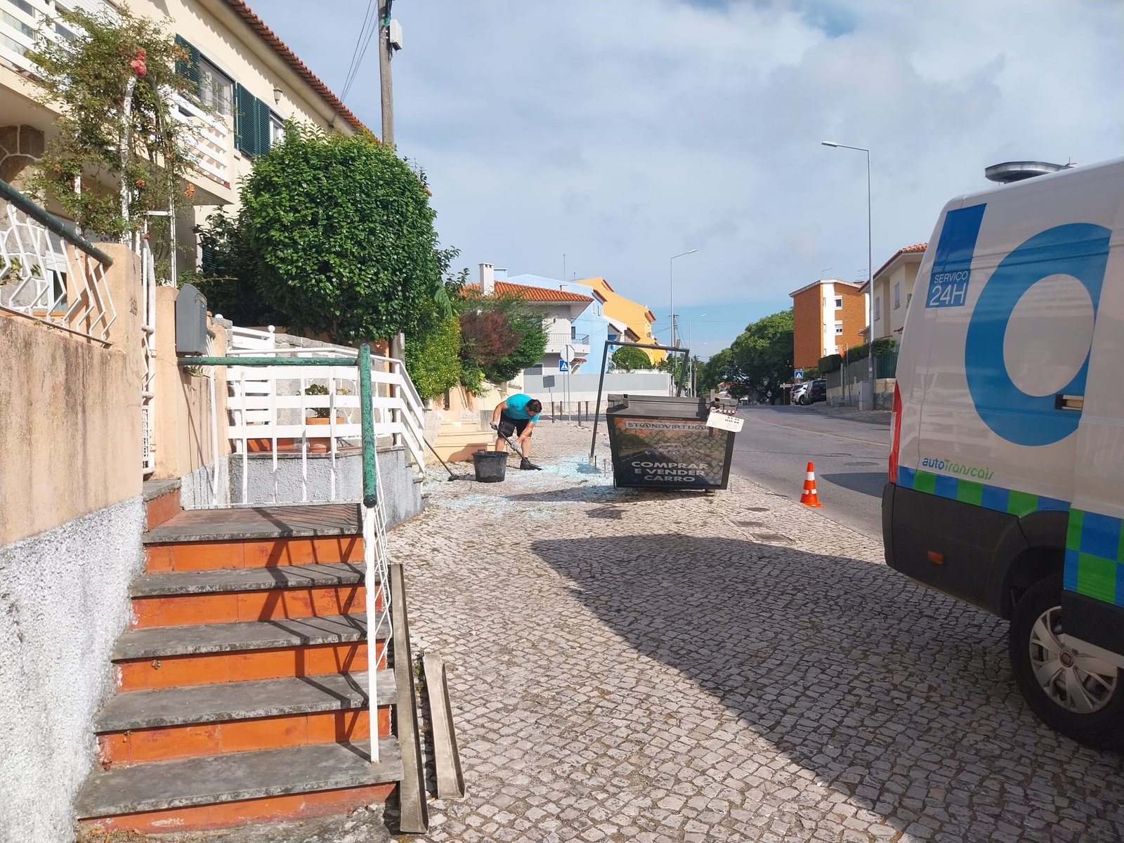 AUTOCARRO a 29km/h despista-se contra paragem e provoca quatro feridos