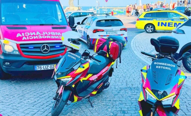 BOMBEIROS do Estoril salvam idoso em dia de estreia de segurança com motos à época balnear