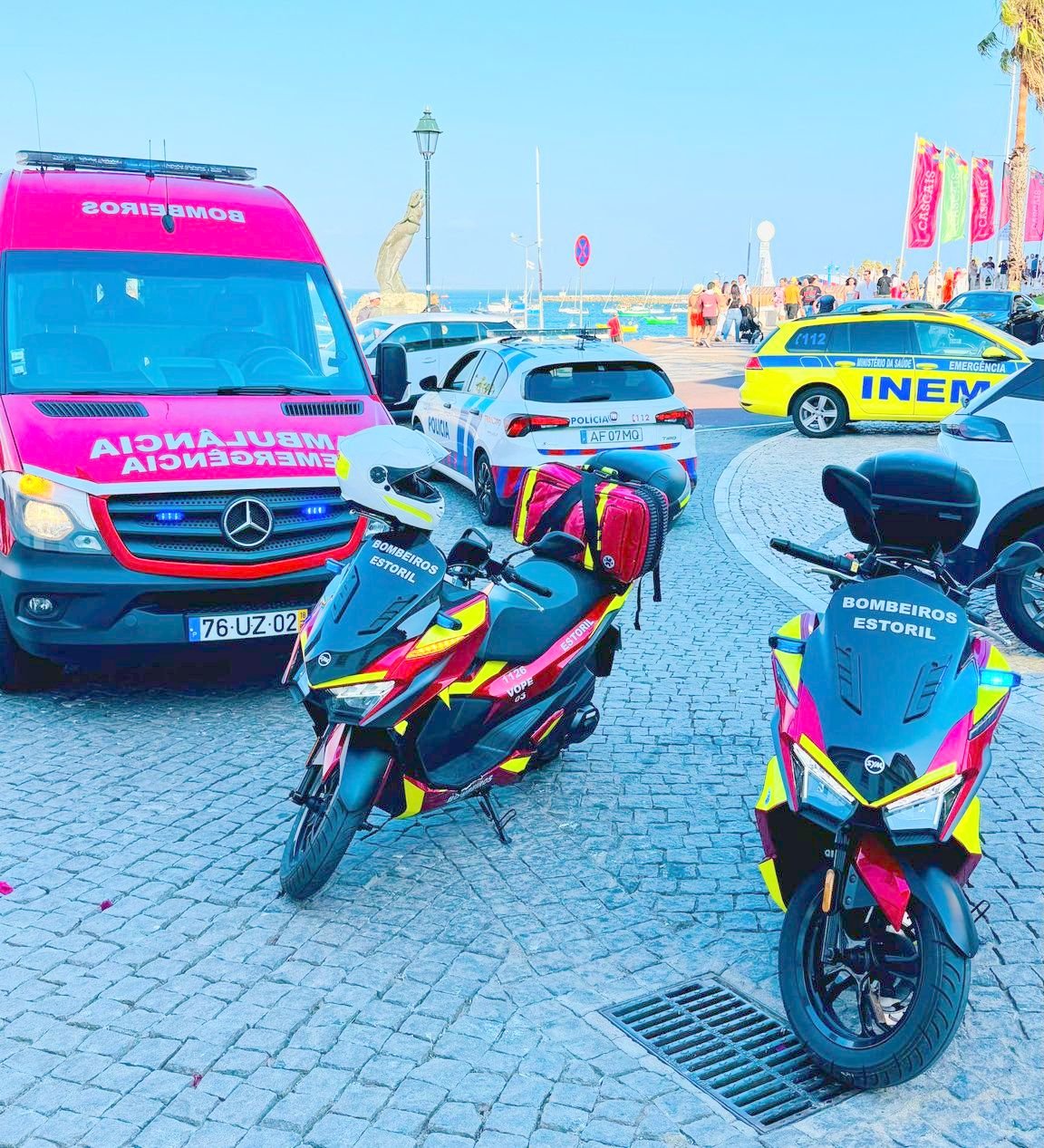 BOMBEIROS do Estoril salvam idoso em dia de estreia de segurança com motos à época balnear