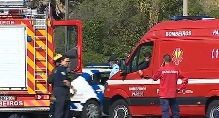 CINCO feridos em colisão frontal em Trajouce