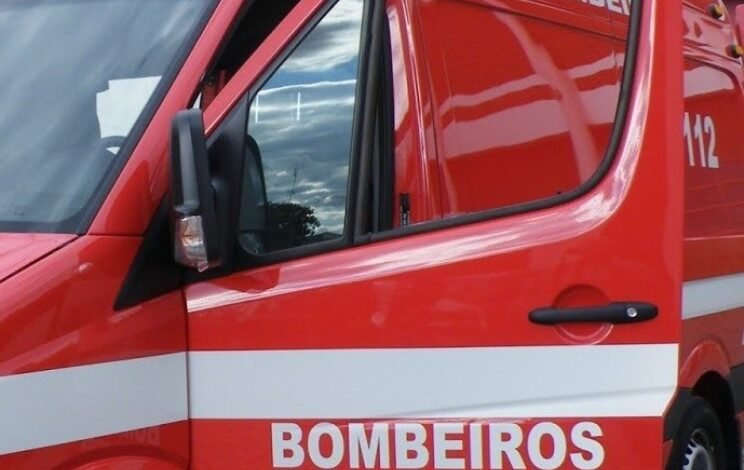 MULHER ferida em despiste com capotamento