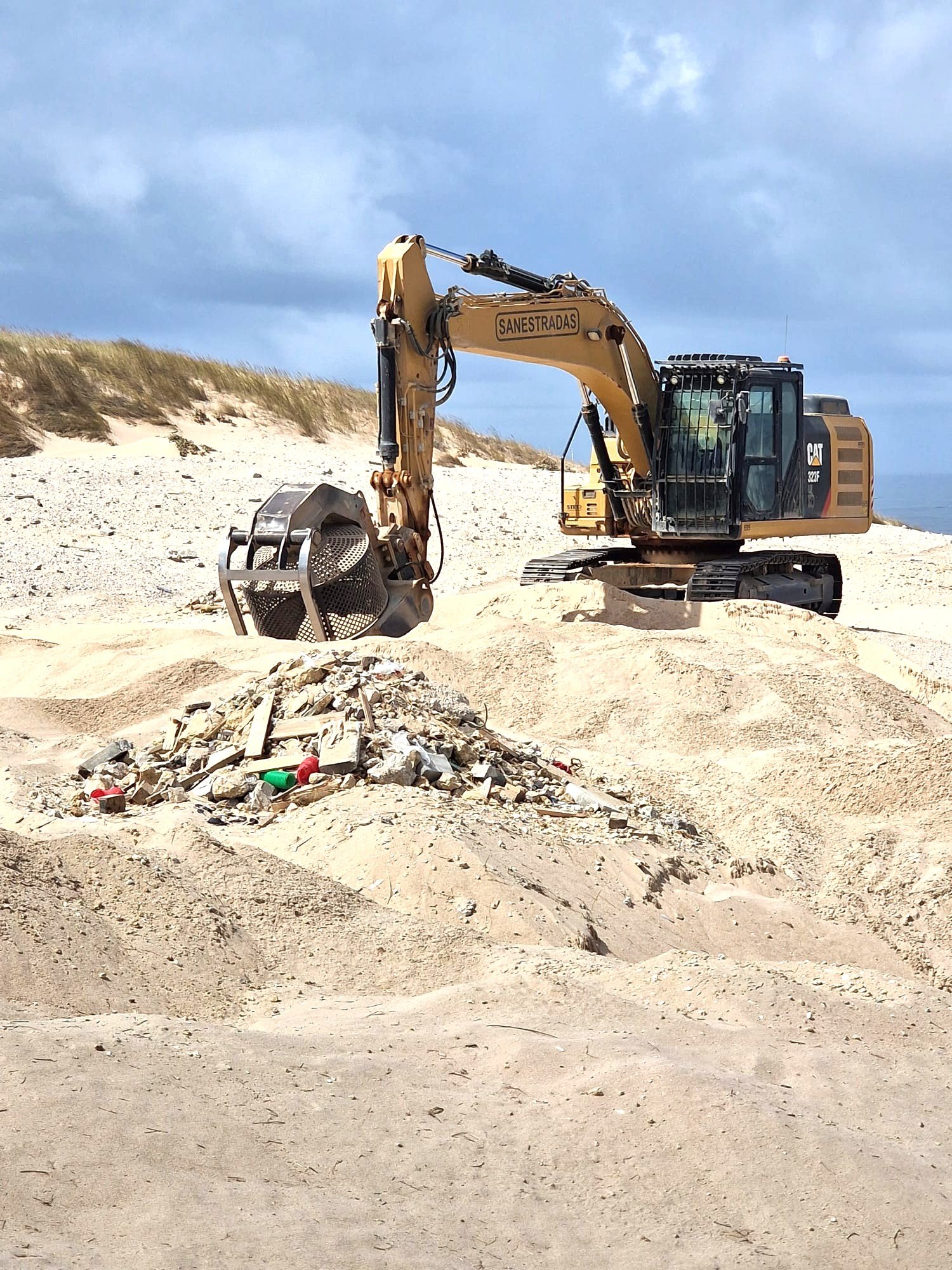 DUNA da Cresmina começou a ser limpa depois de alertas da Guincho Locals