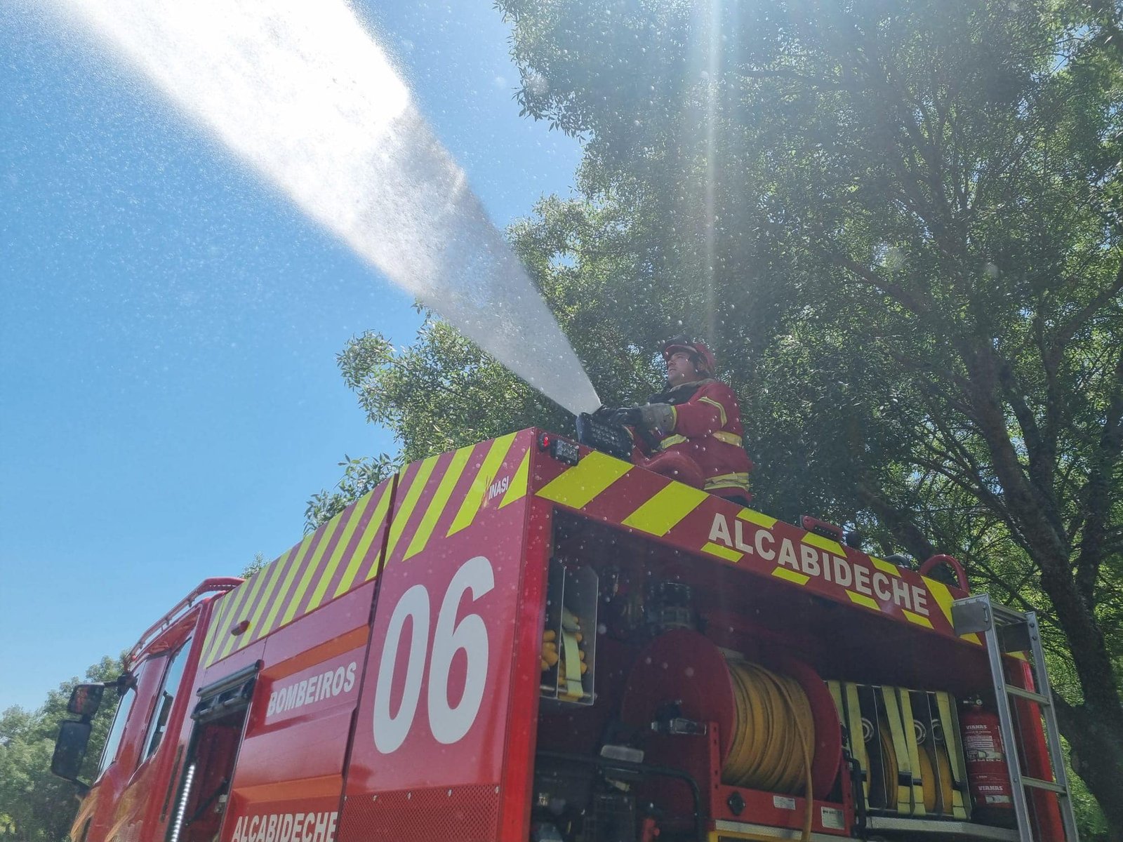 FOGO junto à antiga fábrica das meias mobilizou 41 bombeiros e 12 veículos
