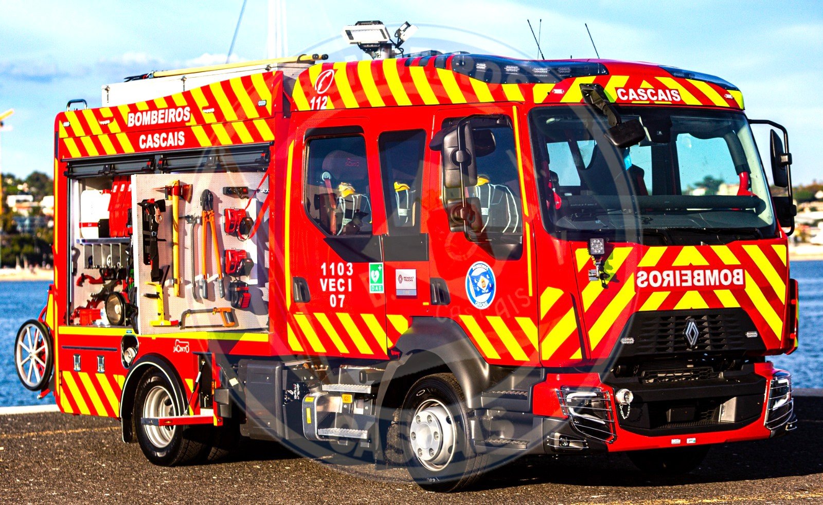 CASCAIS com viatura multifunções dos bombeiros para ajudar a salvar vidas