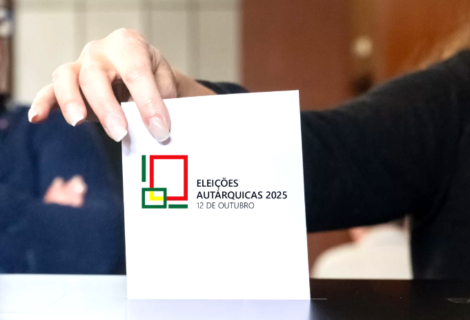CINCO dos oito candidatos à Câmara de Cascais votaram durante a manhã e três outros à tarde