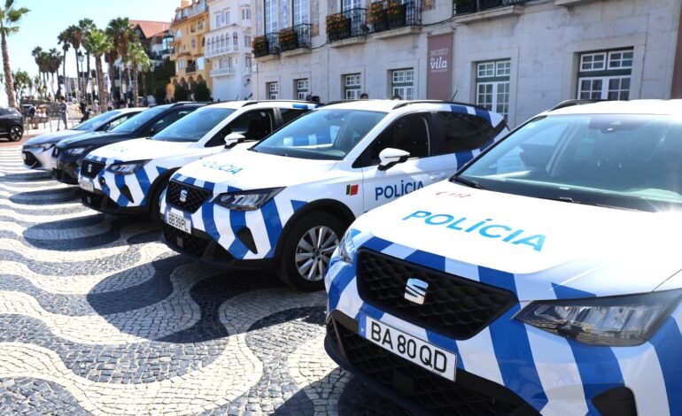 CÂMARA entrega 5 novas viaturas à PSP para reforçar segurança no concelho