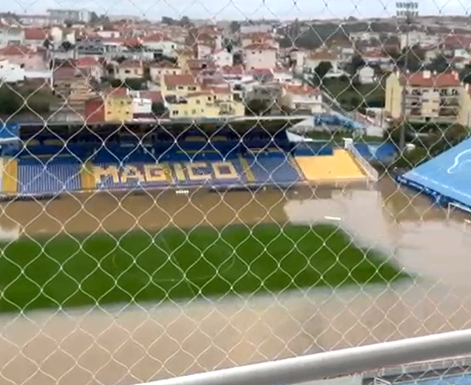 CLÁUDIA alagou campo do Estoril Praia e causou mais de 80 ocorrências no concelho C/Vídeo