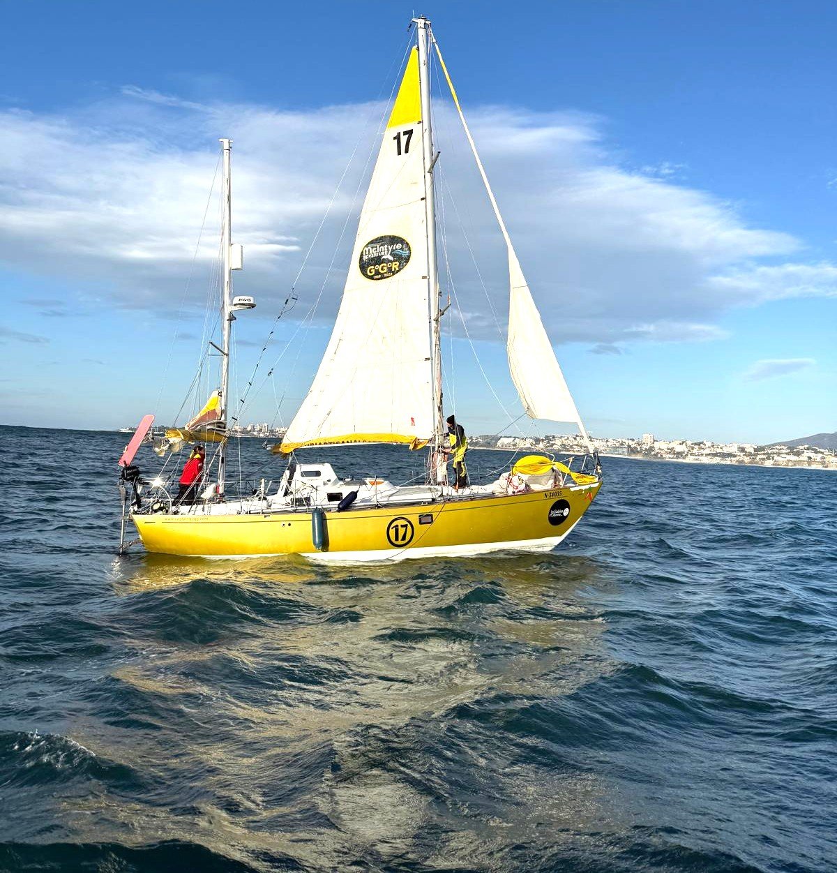 VELEIRO francês à deriva socorrido ao largo da Azarujinha