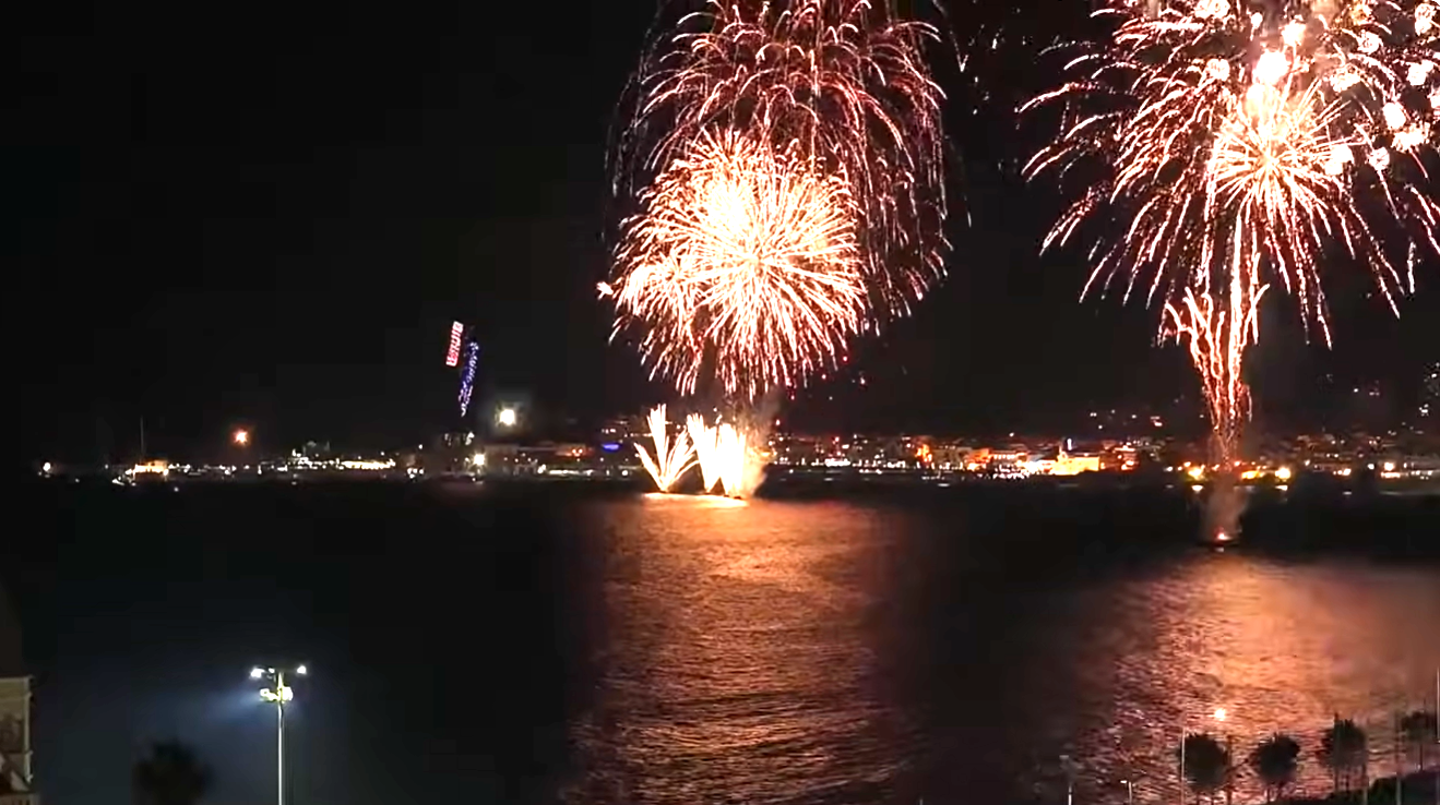 CASCAIS entrou no Novo Ano com música, fogo de artifício e alguma violência