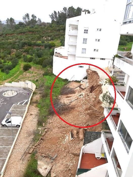 NEGLIGÊNCIA de loteador na construção pode ter contribuído para queda de muro nas Varandas de Cascais